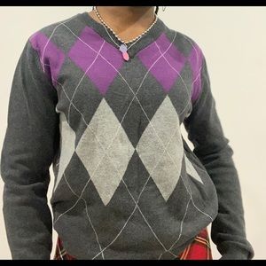 Grey and purple argyle v neck sweater